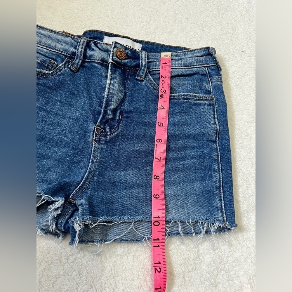 VERVET Raw Hem Cut-Off Denim Shorts - Size 25 - Picture 4 of 11